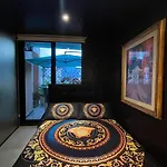 Vip Garten Whirlpool Mit Meerblick Im Herzen Der Stadt By Interhome *