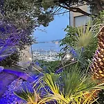Vip Garten Whirlpool Mit Meerblick Im Herzen Der Stadt By Interhome *