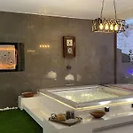 Vip Garten Whirlpool Mit Meerblick Im Herzen Der Stadt By Interhome
