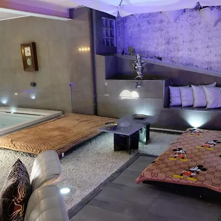 Vip Garten Whirlpool Mit Meerblick Im Herzen Der Stadt By Interhome